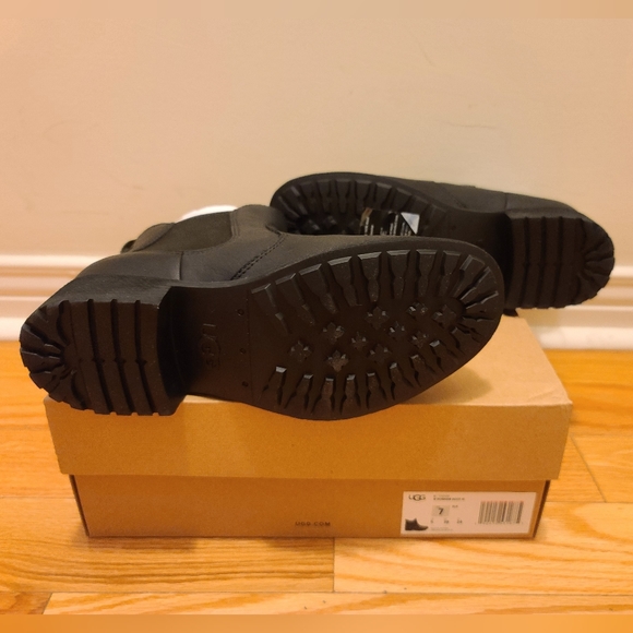 UGG Black Bonham Boot III Leather Chelsea Booties Women's 7 - Picture 9 of 16